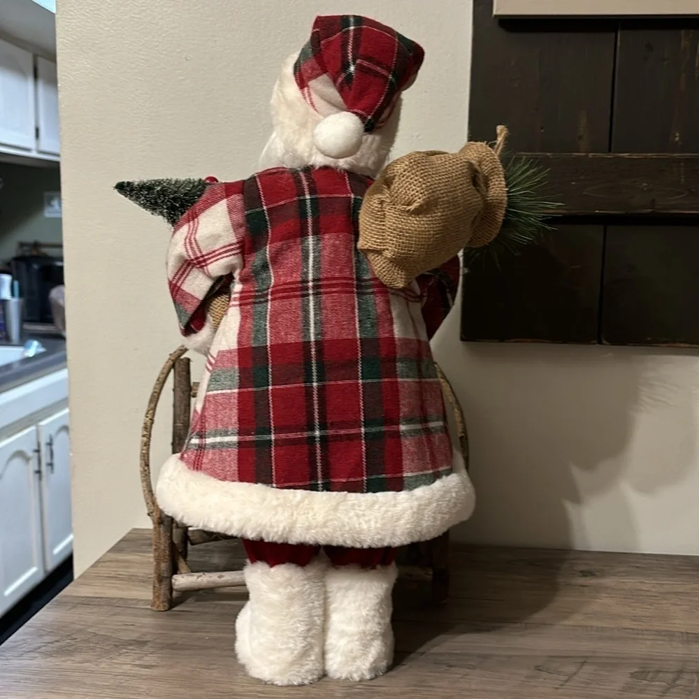 NWT WINTER WONDER LANE FAUX FUR PLAID SANTA WITH BOTTLE BRUSH TREE & BURLAP SACK